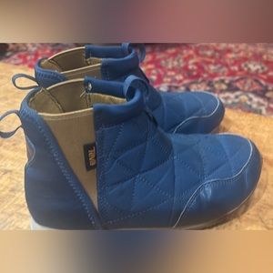 Girls Teva mid top boots moccasins size 2